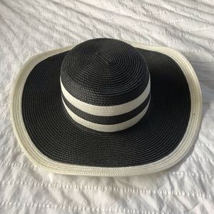 Black and white straw sun hat